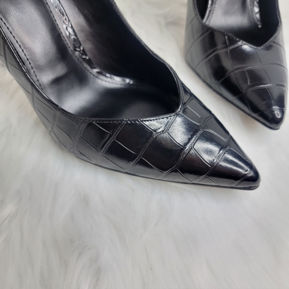 Winnie Harlow pointed toe black stiletto heels. - Picture 6 of 10